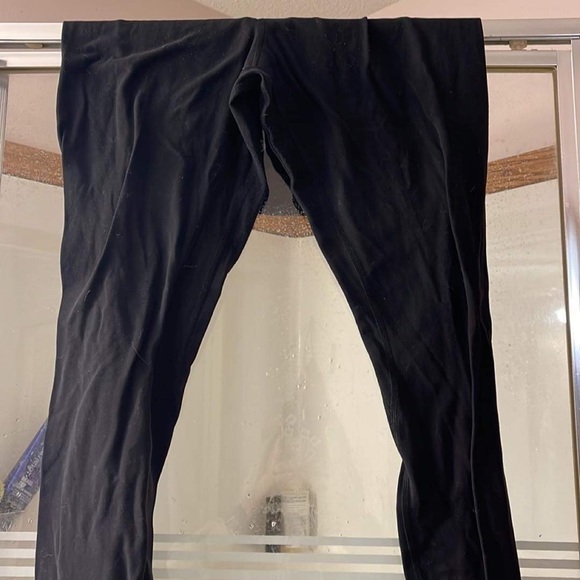 In good condition lululemon leggings - Picture 2 of 6